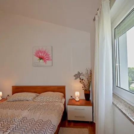 Comfortable Near The Hidrobaza Štinjan