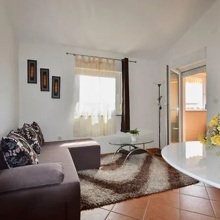Appartamento Comfortable Near The Hidrobaza Štinjan