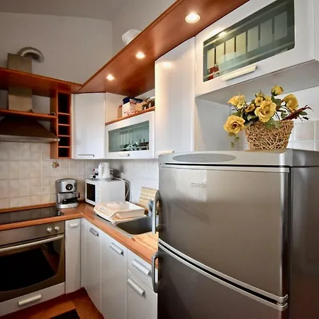 Comfortable Near The Hidrobaza Daire *